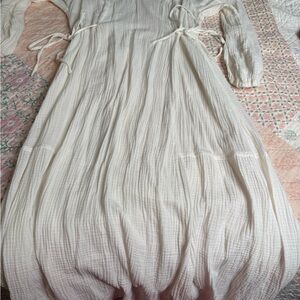 Universal Thread Cream Long Sleeve Dress